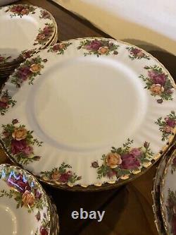 ROYAL ALBERT OLD COUNTRY ROSES FINE CHINA COFFEE SET IN EXCELLENT CONDITION 52pc
