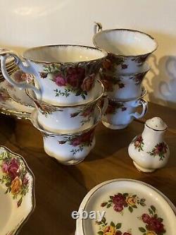 ROYAL ALBERT OLD COUNTRY ROSES FINE CHINA COFFEE SET IN EXCELLENT CONDITION 52pc