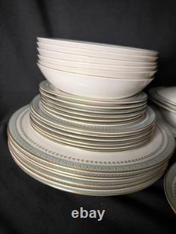 Rare Vintage Royal Doulton Berkshire Dinner Set For 6