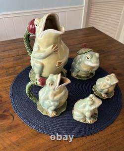 Vintage Frog Tea/Coffee Set