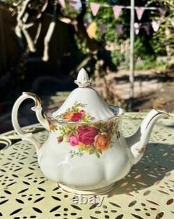 Vintage Royal Albert Old Country Roses Bone China Tea/Coffee Set (21 Piece Set)