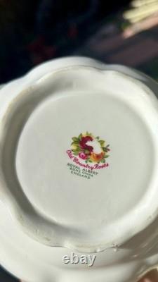 Vintage Royal Albert Old Country Roses Bone China Tea/Coffee Set (21 Piece Set)