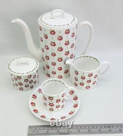 Wedgwood Susie Cooper Apple Gay 15 Piece Coffee / Espresso Set Vintage 1960s