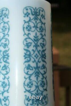 4 Tasses en verre de lait Fire King de collection, bleu floral à motif en relief.