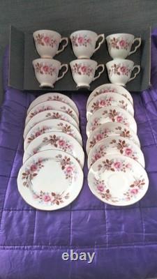 Bel ensemble de thé/café en porcelaine de bone china Vintage Queen Anne, 18 pièces, en boîte