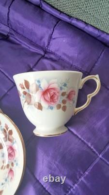 Bel ensemble de thé/café en porcelaine de bone china Vintage Queen Anne, 18 pièces, en boîte