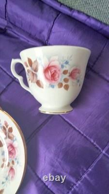 Bel ensemble de thé/café en porcelaine de bone china Vintage Queen Anne, 18 pièces, en boîte
