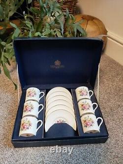 Coffret de tasses à café et soucoupes Royal Worcester en condition inutilisée vintage