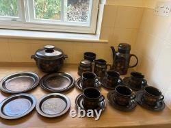 Collection vintage Royal Doulton Basque Lambethware de 21 pièces