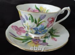 Ensemble Vintage de Six Tasses et Soucoupes Fleurs d'Iris Porcelaine Fine Thé Café Royal Standard