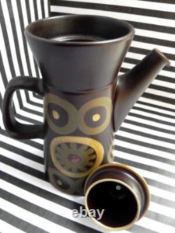Ensemble à café Denby Arabesque, vintage des années 1970. Une cafetière avec six tasses et sous-tasses.