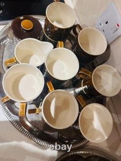 Ensemble à café Hornsea Bronte vintage avec assiettes, théière, cafetière et plateaux en argent.