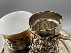 Ensemble à café bosniaque vintage en métal argenté dans une boîte en porcelaine.