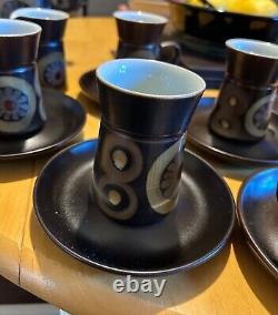 Ensemble à café en grès Arabesque Denby vintage des années 1970, 6 tasses et sous-tasses, cafetière.