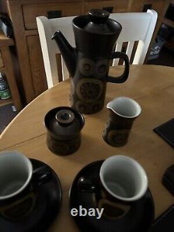 Ensemble à café en grès Arabesque Denby vintage des années 1970, 6 tasses et sous-tasses, cafetière.