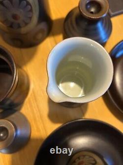 Ensemble à café en grès Arabesque Denby vintage des années 1970, 6 tasses et sous-tasses, cafetière.