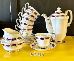 Ensemble à café en porcelaine fine PARAGON'Elegance' avec feuilles bordeaux et bordure dorée de style vintage