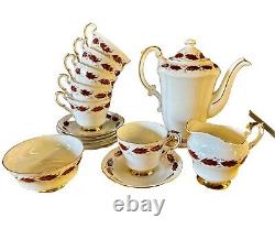 Ensemble à café en porcelaine fine PARAGON'Elegance' avec feuilles bordeaux et bordure dorée de style vintage