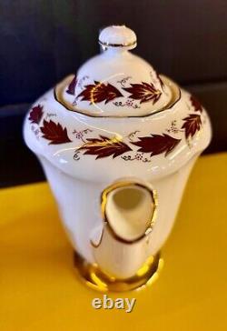 Ensemble à café en porcelaine fine PARAGON'Elegance' avec feuilles bordeaux et bordure dorée de style vintage