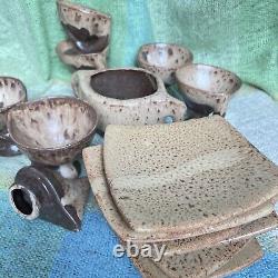 Ensemble café en poterie de Vallauris, vintage, en bois organique avec glaçure marron, 20 pièces, comme neuf