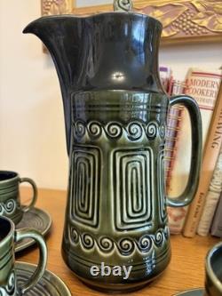 Ensemble café/thé vintage Sylvac émaillé vert avec pot à lait et 4 tasses et soucoupes VGC