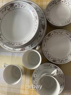 Ensemble de 20 soucoupes, tasses et assiettes en porcelaine fine vintage Claremont Japon