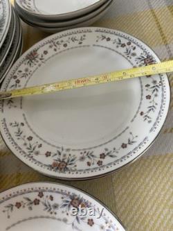 Ensemble de 20 soucoupes, tasses et assiettes en porcelaine fine vintage Claremont Japon