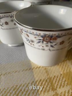 Ensemble de 20 soucoupes, tasses et assiettes en porcelaine fine vintage Claremont Japon
