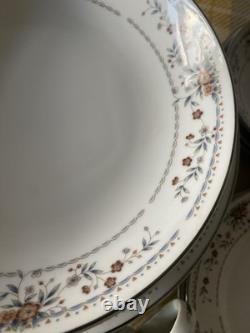 Ensemble de 20 soucoupes, tasses et assiettes en porcelaine fine vintage Claremont Japon