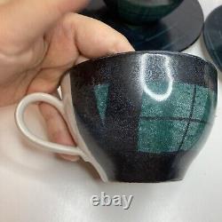 Ensemble de 4 tasses et soucoupes en poterie ANTA verte à motif tartan en bon état
