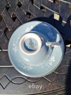 Ensemble de boissons vintage Royal Doulton Reflection avec tasses et soucoupes, sans les théières.