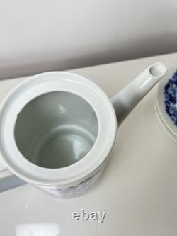 Ensemble de café Melitta vintage en porcelaine blanche et bleue avec fleurs des années 1970