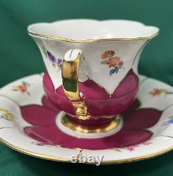 Ensemble de café de 3 pièces en forme de B avec motif de fleurs dispersées de Meissen Vintage : tasse, sous-tasse et assiette.