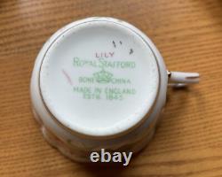 Ensemble de café en 15 pièces Vintage Royal Stafford Lilly peint à la main vers 1930
