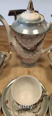Ensemble de café en demitasse japonais vintage avec dragon. Lithophane de geisha. Peint à la main.