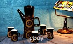 Ensemble de café en grès Arabesque Denby vintage des années 1970, comprenant 6 tasses, soucoupes et cafetière.
