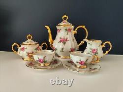 Ensemble de café en porcelaine Bareuther Bavaria décoré de roses roses vintage et d'or, en très bon état.