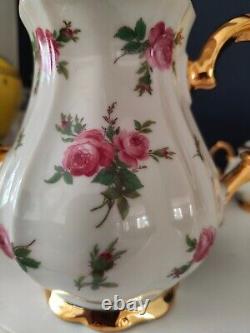 Ensemble de café en porcelaine Bareuther Bavaria décoré de roses roses vintage et d'or, en très bon état.
