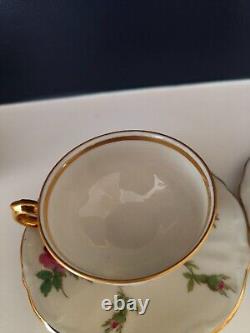 Ensemble de café en porcelaine Bareuther Bavaria décoré de roses roses vintage et d'or, en très bon état.