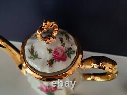 Ensemble de café en porcelaine Bareuther Bavaria décoré de roses roses vintage et d'or, en très bon état.