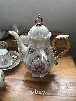Ensemble de café en porcelaine du Japon avec lustre nacré et motif de Fragonard amoureux de style vintage