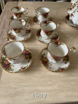 Ensemble de café en porcelaine osseuse de 15 pièces Royal Albert Vintage Old Country Roses