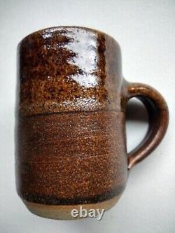 Ensemble de café en poterie de Canterbury des années 1970, fait main, en excellent état.