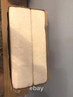 Ensemble de café et de thé en porcelaine vintage de 17 pièces avec couple en cour.