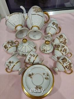 Ensemble de café sur piédestal vintage Pirkenhammer tchèque, embossé. Absolument magnifique.