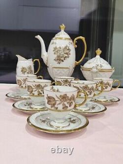 Ensemble de café sur piédestal vintage Pirkenhammer tchèque, embossé. Absolument magnifique.