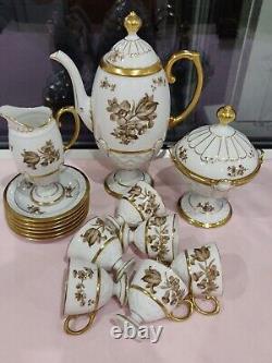 Ensemble de café sur piédestal vintage Pirkenhammer tchèque, embossé. Absolument magnifique.