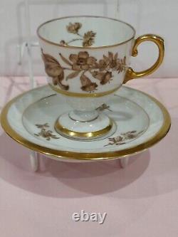 Ensemble de café sur piédestal vintage Pirkenhammer tchèque, embossé. Absolument magnifique.