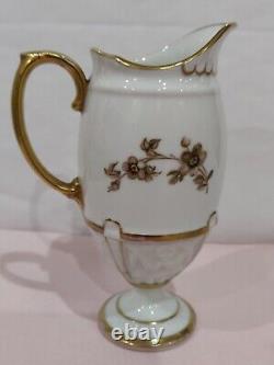 Ensemble de café sur piédestal vintage Pirkenhammer tchèque, embossé. Absolument magnifique.