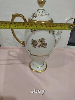 Ensemble de café sur piédestal vintage Pirkenhammer tchèque, embossé. Absolument magnifique.